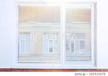 Modern window with blinds in empty room 142414378