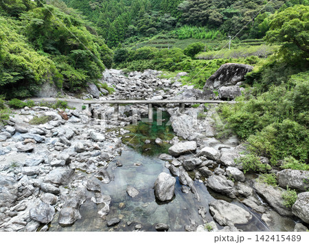 高知県仁淀川町 長屋の沈下橋 高知県仁淀川町 長屋の沈下橋 142415489