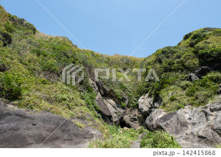 真夏の神奈川県三浦半島城ヶ島海岸の岬の風景 142415868