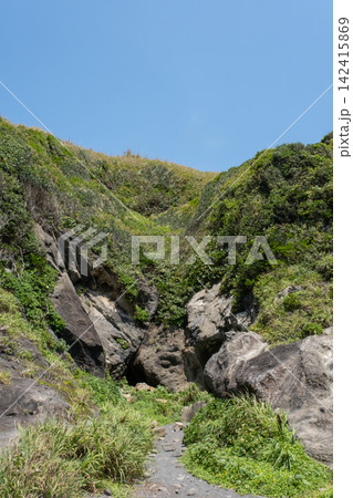 真夏の神奈川県三浦半島城ヶ島海岸の岬の風景 真夏の神奈川県三浦半島城ヶ島海岸の岬の風景 142415869