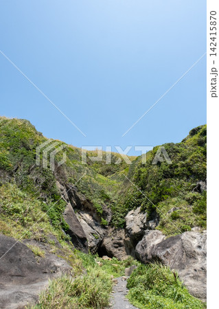真夏の神奈川県三浦半島城ヶ島海岸の岬の風景 真夏の神奈川県三浦半島城ヶ島海岸の岬の風景 142415870
