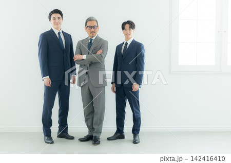3人のビジネスマン 3人のビジネスマン 142416410