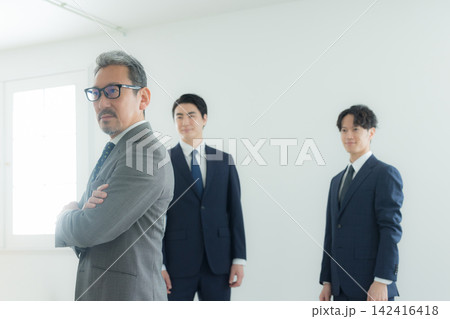 3人のビジネスマン 3人のビジネスマン 142416418