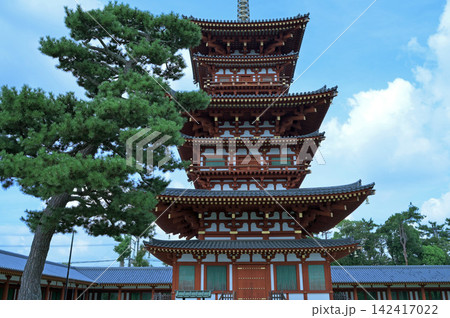 薬師寺西塔(三重塔)と青空 薬師寺西塔(三重塔)と青空 142417022