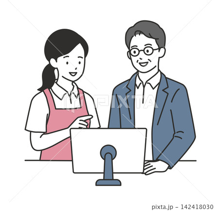 パソコン画面を見ながらケアマネージャーと打ち合わせする女性介護士 パソコン画面を見ながらケアマネージャーと打ち合わせする女性介護士 142418030