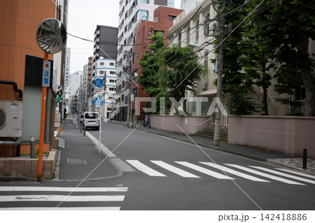 東京の路地 142418886