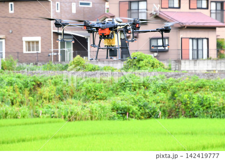 ドローンによる農薬散布 ドローンによる農薬散布 142419777