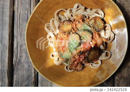 平打ち玄米麺で作った茄子ミートパスタ グルテンフリー麺 平打ち玄米麺で作った茄子ミートパスタ グルテンフリー麺 142422529