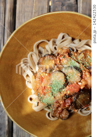 平打ち玄米麺で作った茄子ミートパスタ グルテンフリー麺 平打ち玄米麺で作った茄子ミートパスタ グルテンフリー麺 142422530