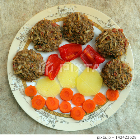 potato with ship or beef or other meat ingredients 142422629