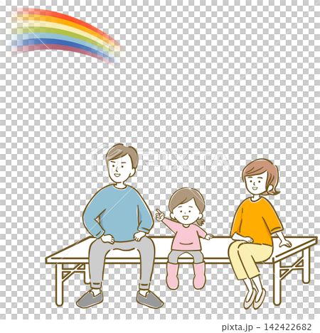 一家三口(包括一個女孩)坐在長椅上,抬頭望向天空的彩虹。 一家三口(包括一個女孩)坐在長椅上,抬頭望向天空的彩虹。 142422682