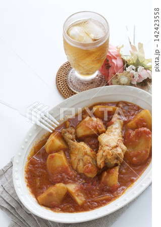 鶏手羽元とじゃがいものトマト煮 鶏手羽元とじゃがいものトマト煮 142423558