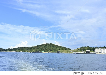 横須賀軍港めぐりツアーの観光船からの風景 横須賀軍港めぐりツアーの観光船からの風景 142425185