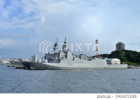 横須賀軍港めぐりツアーの観光船からの風景 横須賀軍港めぐりツアーの観光船からの風景 142425189
