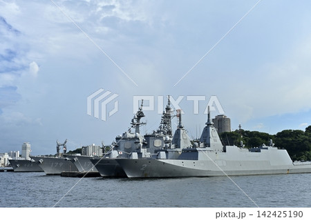 横須賀軍港めぐりツアーの観光船からの風景 142425190
