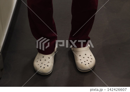 Nurse Wearing Ergonomic Shoes for Standing Work 142426607
