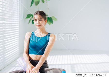 若い女性のフィットネスイメージ 142426754
