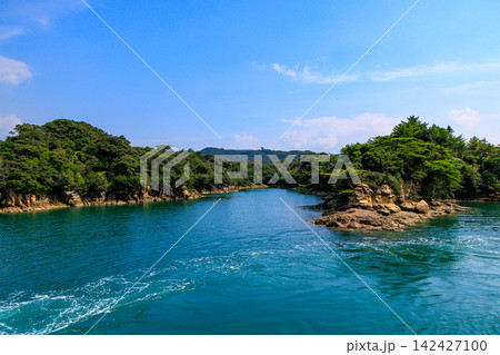 長崎県佐世保市 九十九島遊覧船で巡る九十九島の島々 枕島 長崎県佐世保市 九十九島遊覧船で巡る九十九島の島々 枕島 142427100