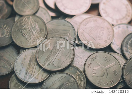昭和レトロな記念硬貨 142428316