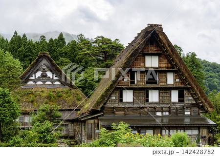 日本の古い建築様式合掌造り 日本の古い建築様式合掌造り 142428782
