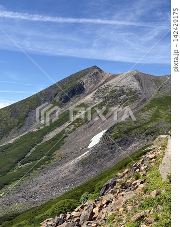 乗鞍岳最高峰の剣ヶ峰を見上げた景色 乗鞍岳最高峰の剣ヶ峰を見上げた景色 142429175