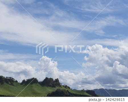 月廻り公園から望むらくだ山の雲 月廻り公園から望むらくだ山の雲 142429815