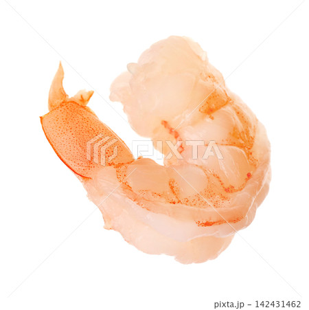 Freshly cooked delicious shrimp isolated on white 142431462