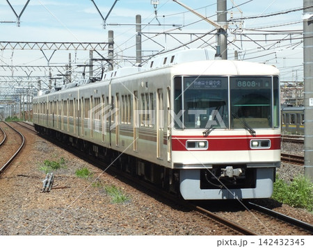 京成電鉄8800形8808編成「千葉線直通色」(京成幕張本郷駅にて撮影) 京成電鉄8800形8808編成「千葉線直通色」(京成幕張本郷駅にて撮影) 142432345