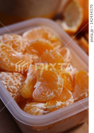Peeled Mandarin Oranges in Plastic Container Peeled Mandarin Oranges in Plastic Container 142434370