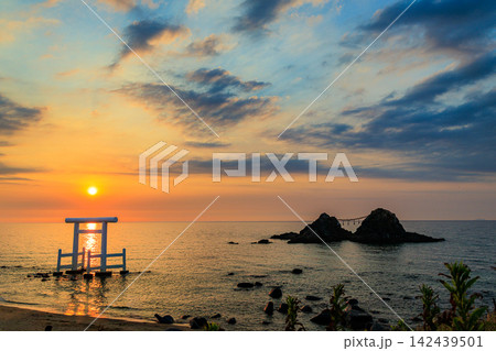 玄海国定公園　二見ヶ浦の夕景　玄海国定公園　二見ヶ浦 142439501