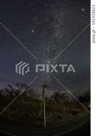 冬の星景 カシオペア座と北の天の川 冬の星景 カシオペア座と北の天の川 142439823