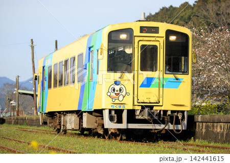 平成筑豊鉄道 400形気動車「なのはな号」 平成筑豊鉄道 400形気動車「なのはな号」 142441615