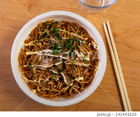 Yakisoba with beef pieces, asian noodles with vegetables and meat, is Chinese or Japanese spicy food Yakisoba with beef pieces, asian noodles with vegetables and meat, is Chinese or Japanese spicy food 142441620