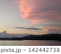 港の夕暮れ 142442738
