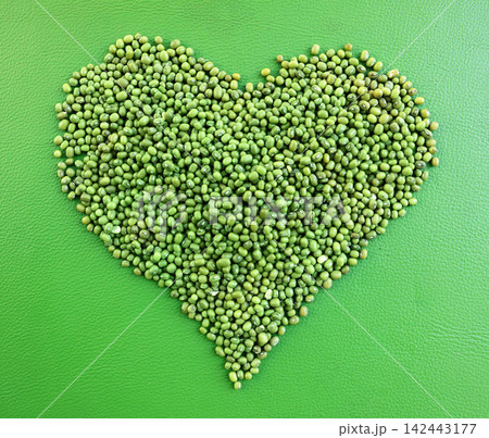 heart of dried beans 142443177
