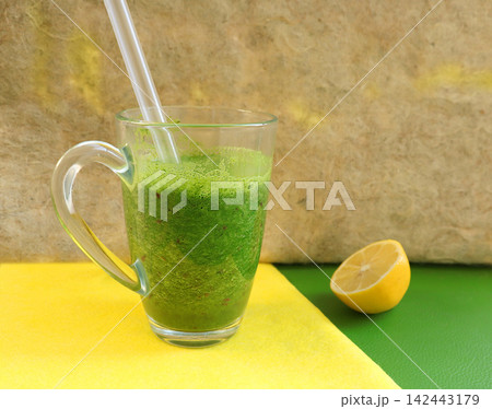 green smoothie in a glass 142443179