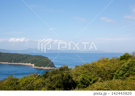 朝焼けの休暇村から望む地ノ島、友ヶ島 朝焼けの休暇村から望む地ノ島、友ヶ島 142443920
