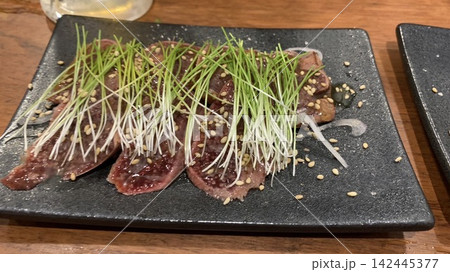 肉 肉 142445377