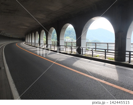 湖畔の回廊 142445515