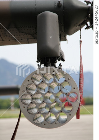 陸上自衛隊 AH-64D アパッチ 19連装 ロケット弾ポッド クローズアップ 142445627