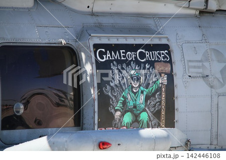 米海軍 ヘリコプターの機体に描かれたユニークなイラストアート 地上展示 142446108