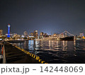 夜の横浜に美しくライトアップされた夜景 142448069