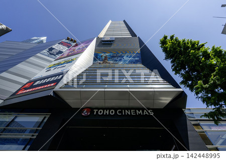 新宿東宝ビルを見上げた風景 東京都新宿区歌舞伎町1丁目 新宿東宝ビルを見上げた風景 東京都新宿区歌舞伎町1丁目 142448995