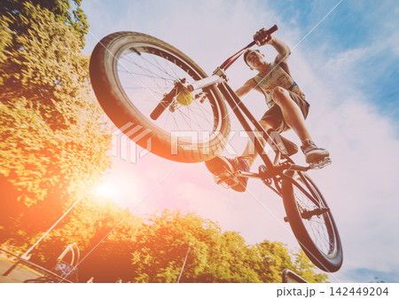 Boy jumping with his bmx in the park. Boy jumping with his bmx in the park. 142449204