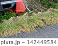収穫の秋、農作業はすすむ 142449584