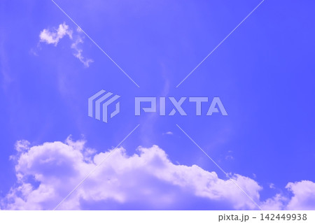 雲のある青空(壁紙素材) 142449938