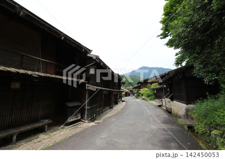 長野 南木曽 妻籠宿 重伝建地区の古い街並み 長野 南木曽 妻籠宿 重伝建地区の古い街並み 142450053