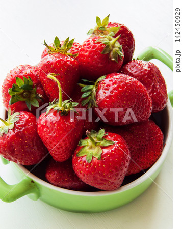 Portion of fresh ripe sweet strawberries served in bowl, natural organic red berries, summer fruit 142450929