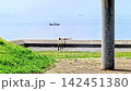 防波堤で日焼け 142451380