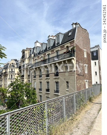フランス、パリの風景 142452561